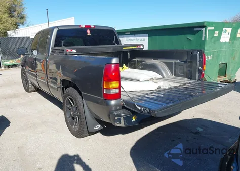 2000 Chevrolet Silverado 1500 Ls z USA, uszkodzony, nr VIN 1GCEC19T7YZ370384